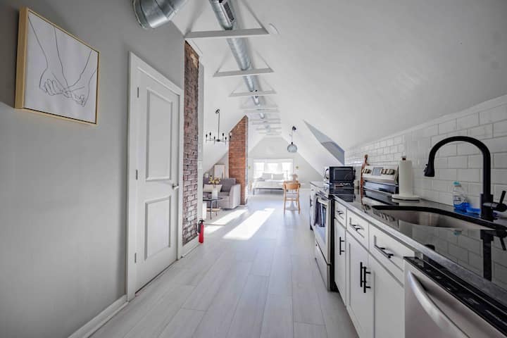 Perfect Studio Apartment in Heart of Tremont.