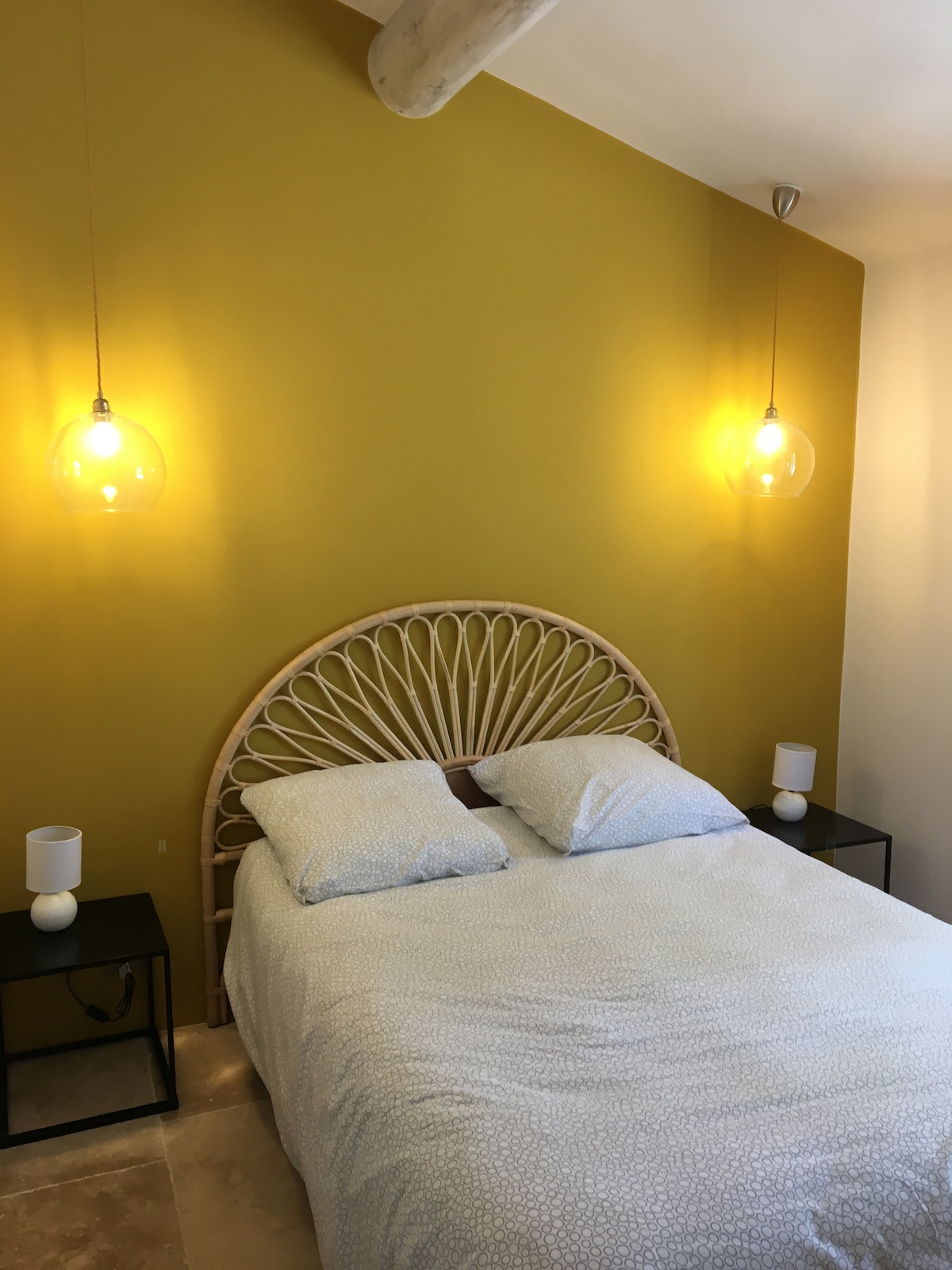 Spálňa s manželskou posteľou 140cm