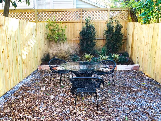 Renovated Uptown Cottage Steps from St. Charles gallery image 4