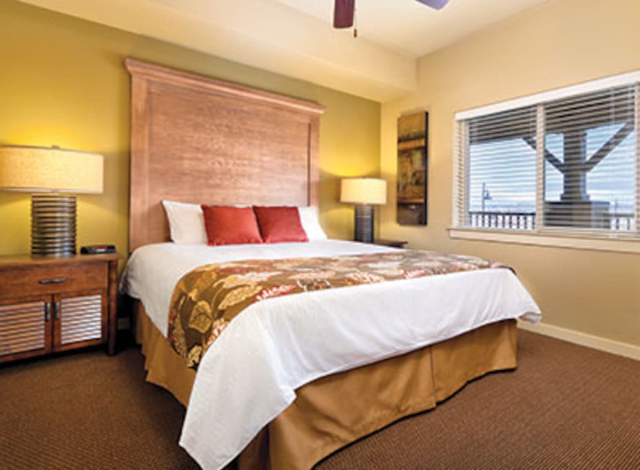 This picture does not show the specific unit being rented. The unit rented will be based on which units are available upon check-in. These pictures are meant to show the property and an example of the room style and décor.