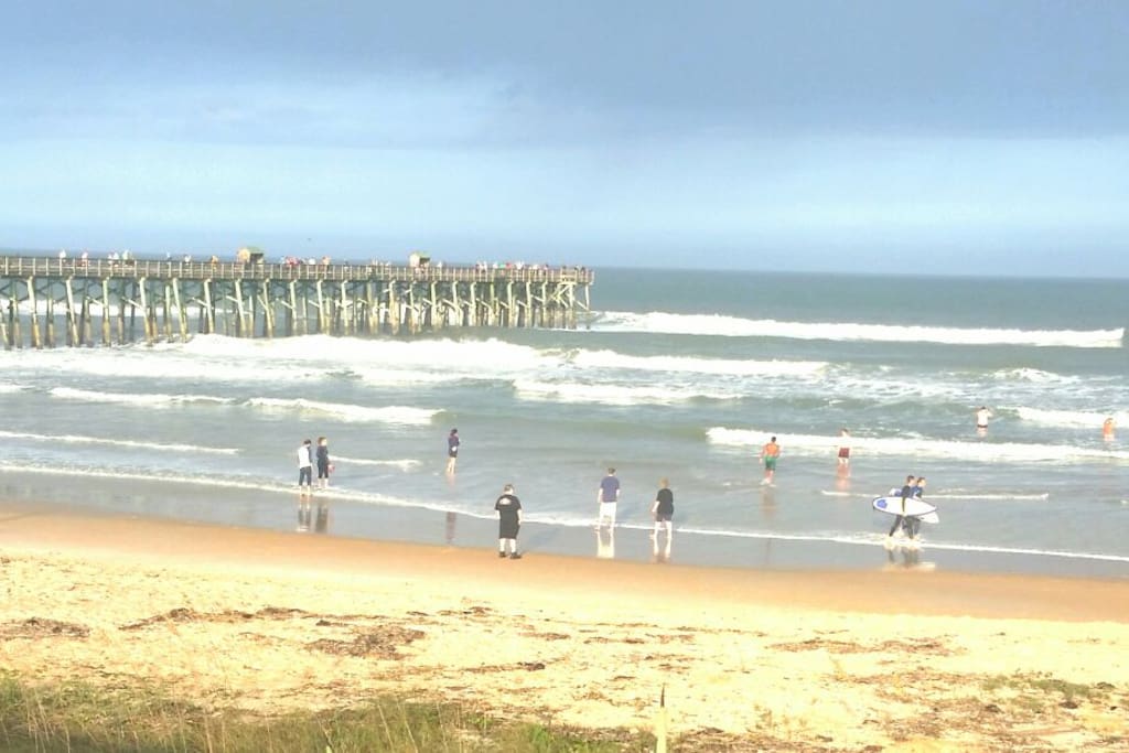 8 mins away you can park by the beach and watch the surfers, walk the beach or just vegatate in the sun and feel the stress leave your body.