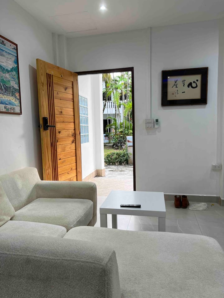 Მთავარი კარი გარედან