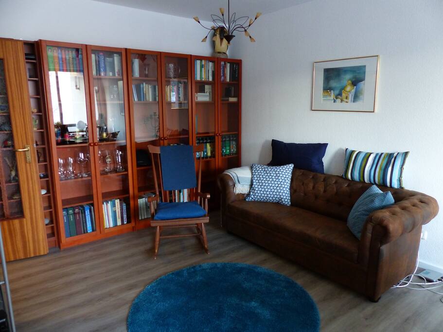 Wohnzimmer, Sofa und Schaukelstuhl
