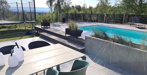 Lovely house, 290m2, swimmingpool and jacuzzi.