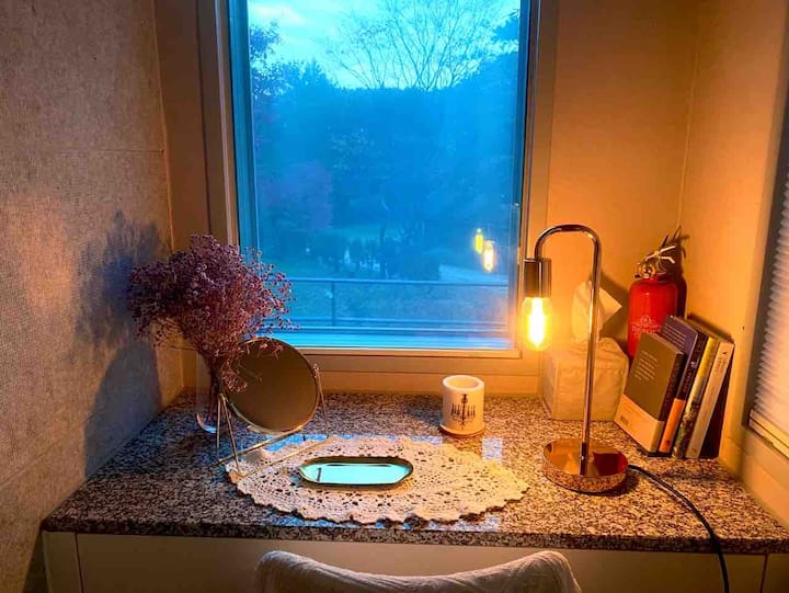 ห้องนอนชั้น 2 (เตียงควีนไซส์) - ว่างสำหรับ 3 คนขึ้นไป