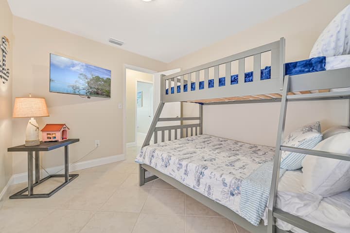 Full bunk bed with twin on top