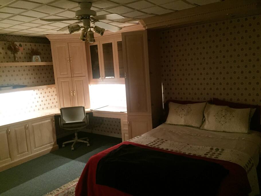 queen bedroom
