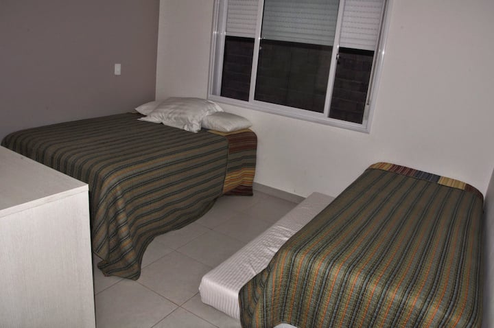 Აპარტამენტი 03 (1-ლი სართული) - ორადგილიანი საწოლი STD + AR + AR + AR EMB + ტელევიზორი