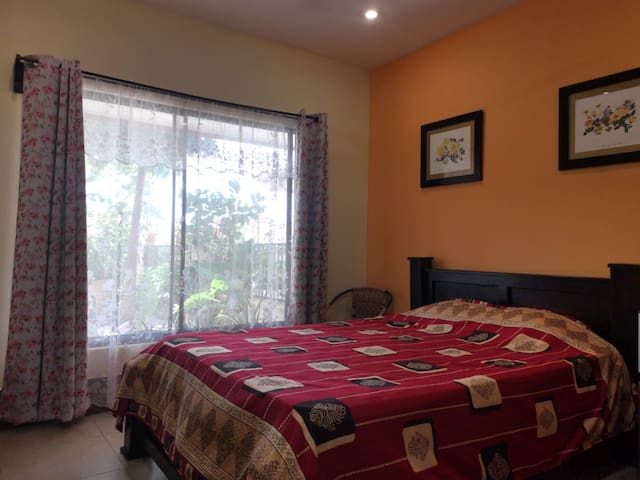 PRIVATE ROOM W/BATHROOM, A/C, secure&quiet, center