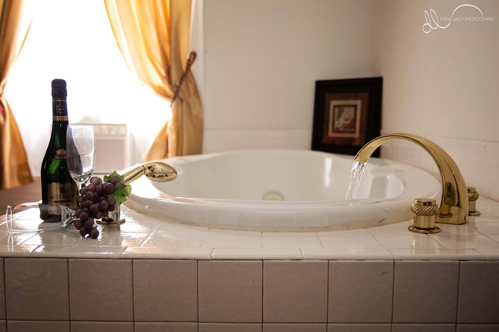 Jacuzzi tub