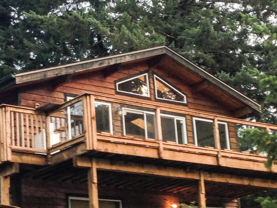 Cozy Lakefront Cabin - Cottages for Rent in Campbell River, British