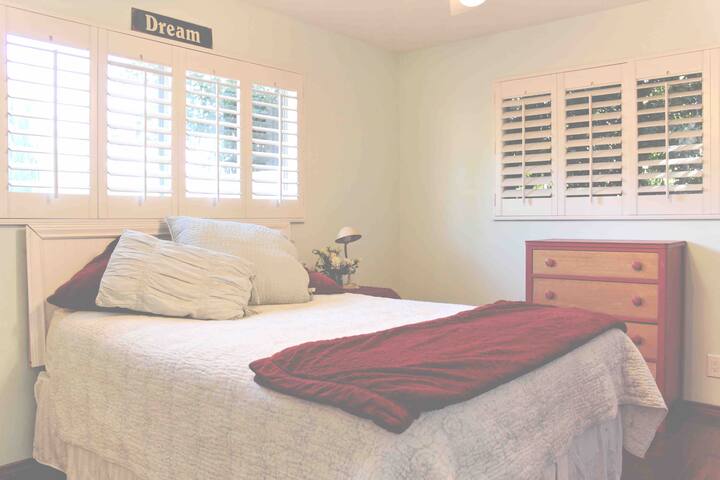 Sweet Pasadena & Rose Bowl Retreat gallery image 5