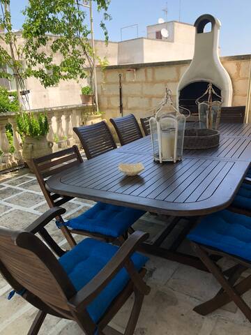 Historic apartment with pool gallery image 3