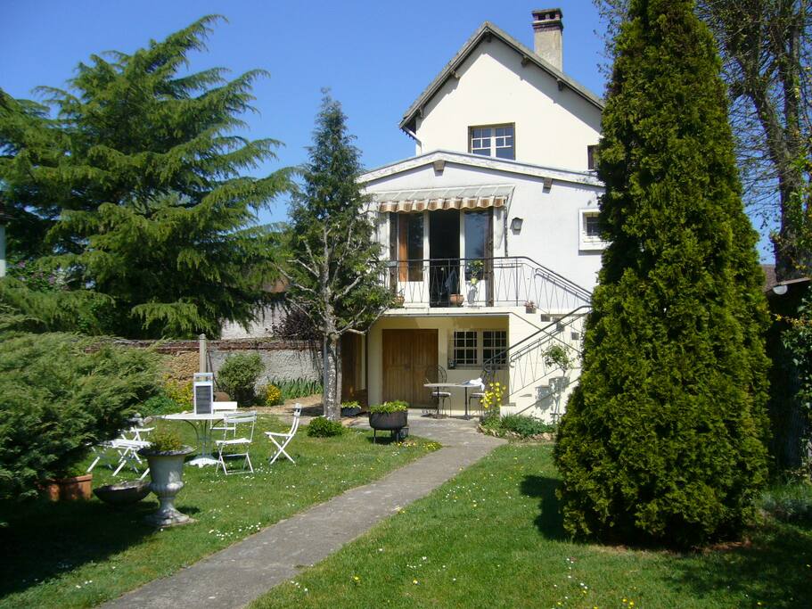 maison coté jardin : 2400 m2