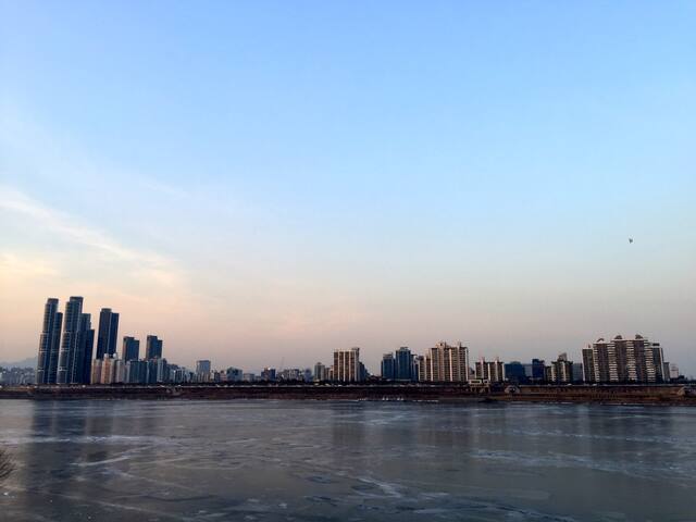 3mins to Han-riverside 