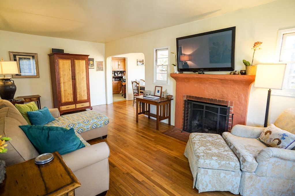 The living room opens up into the dining nook. We have an Apple TV (no cable) and high speed wifi.