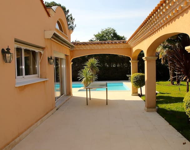 Grande villa, piscine billard à 20min de Bordeaux gallery image 2