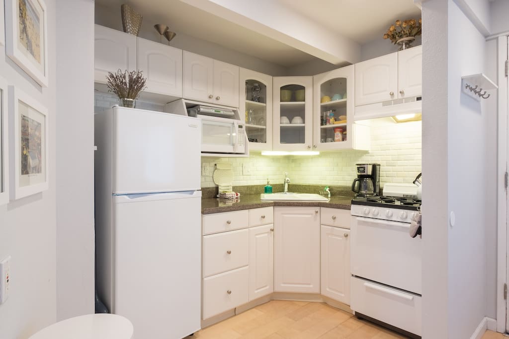 Fully equipped kitchenette.