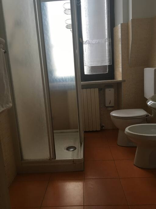 Bagno esterno privato.