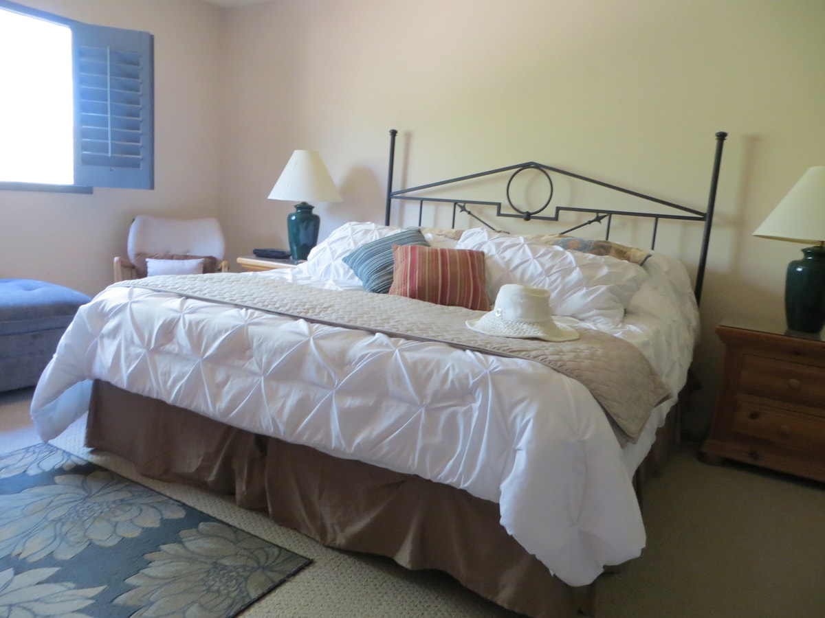 Bračni krevet (širine 180-220 cm) (potpuno nova besprijekorna posteljina s iznenađenjem)