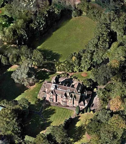 Entire Mansion 14 en suite bedrooms sleeps 34