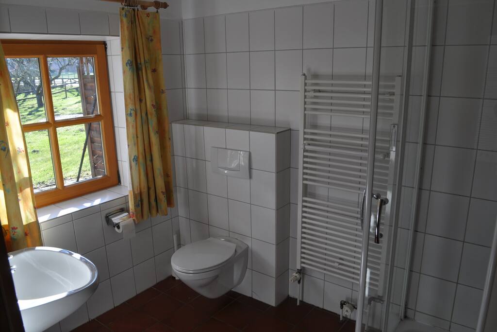 Geräumiges Badezimmer