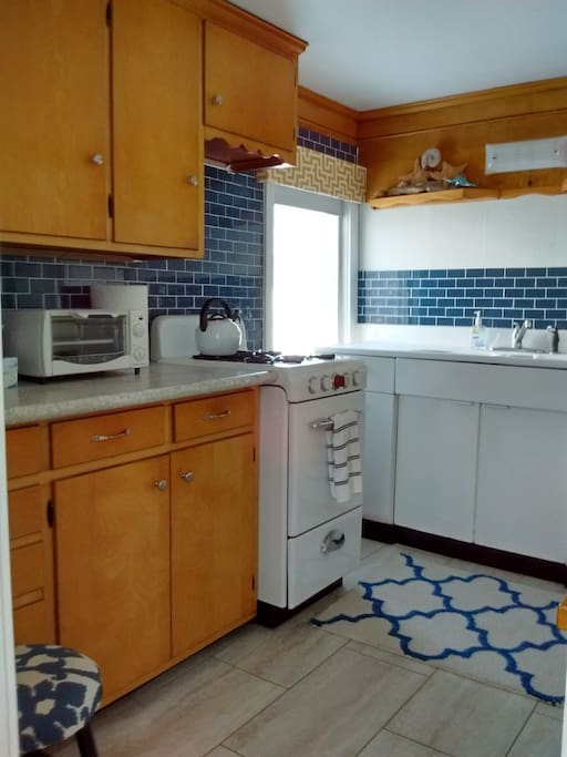 Kitchen has fridge, microwave, toaster oven and breakfast nook.