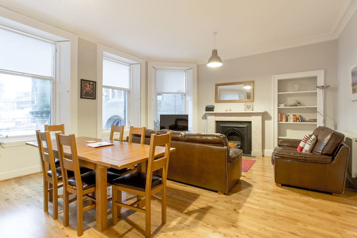 Fleshmarket Close – Old Town Hideaway