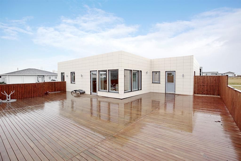140m2 deck