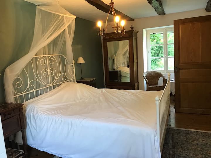 Dhoma e gjumit 1 në shtëpinë kryesore me dush dhe tualet ngjitur