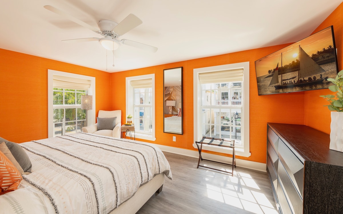 The second master suite is located on the first floor too...