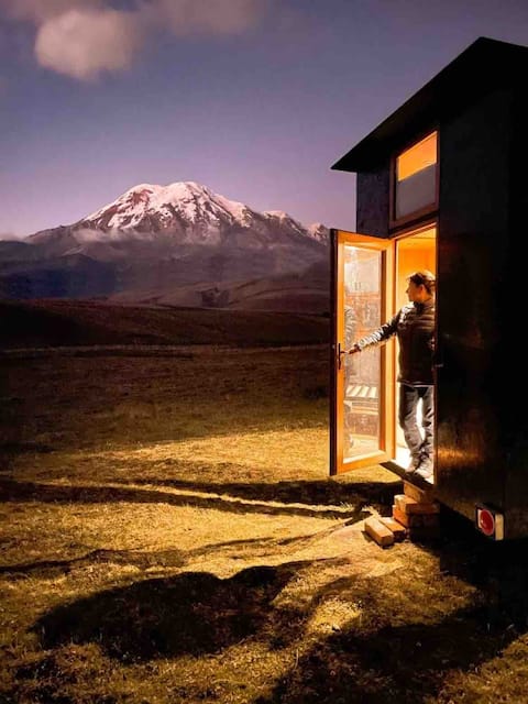 Nomads: Camper with wifi and decorated tent