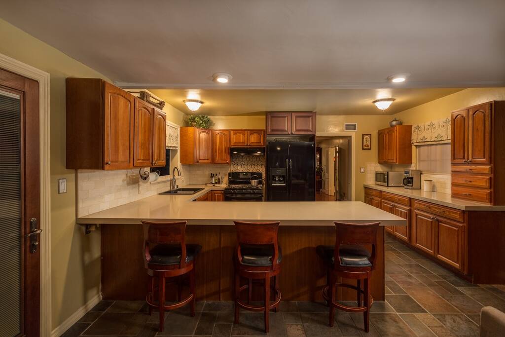 Breakfast Counter in Kitchen