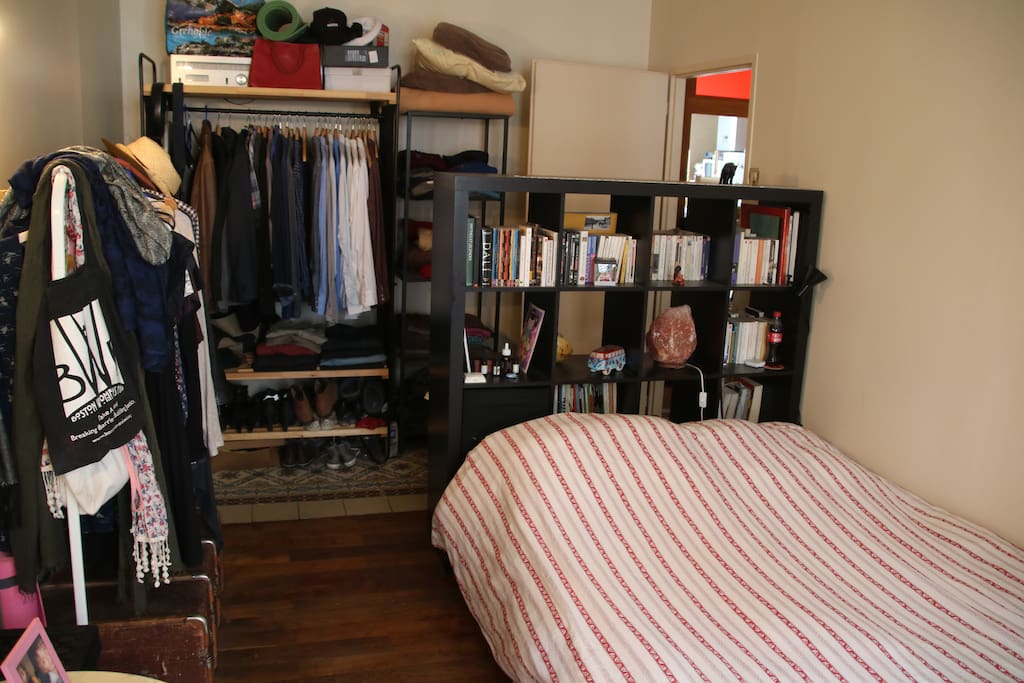 Chambre avec lit double