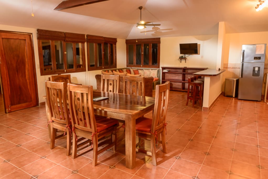 Comedor de madera preciosa