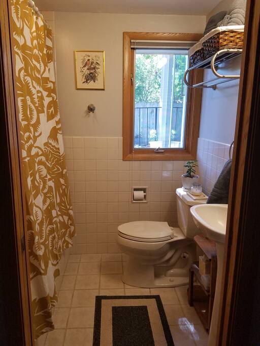 Main floor full bath