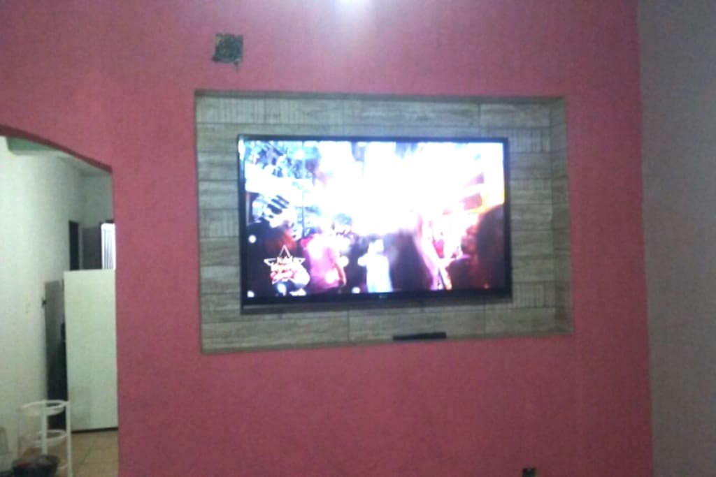 Painel com TV de LCD de 47"