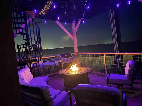 Retro Diner Heated Pool/HotTub Deck