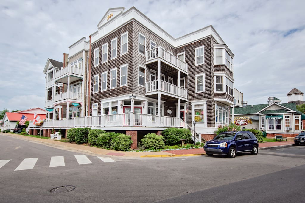 LIGHTHOUSE ROW Townhouse, with balconies on the second and third floor, puts you in the heart of Manteo waterfront, with boutiques, antique shops, restaurants, pubs, coffeeshops, bookstore, art galleries, movie theatre, maritime museum, festival park, water sports, sunset cruises--and a lighthouse, of course--all within a two-minute walk.
