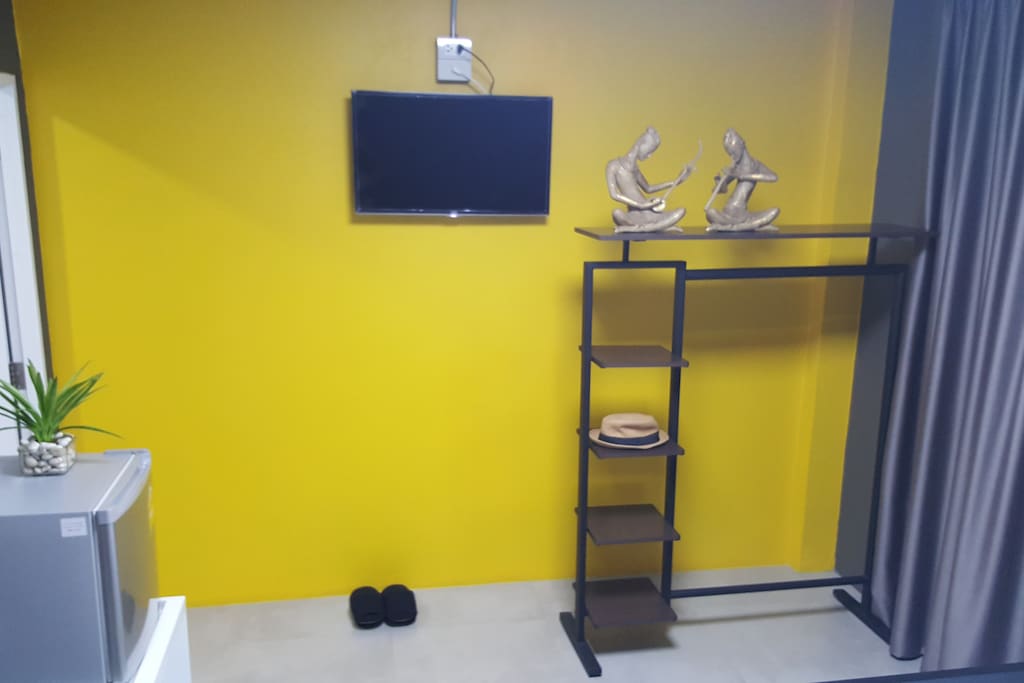 Free Televisions 31 Channels.
