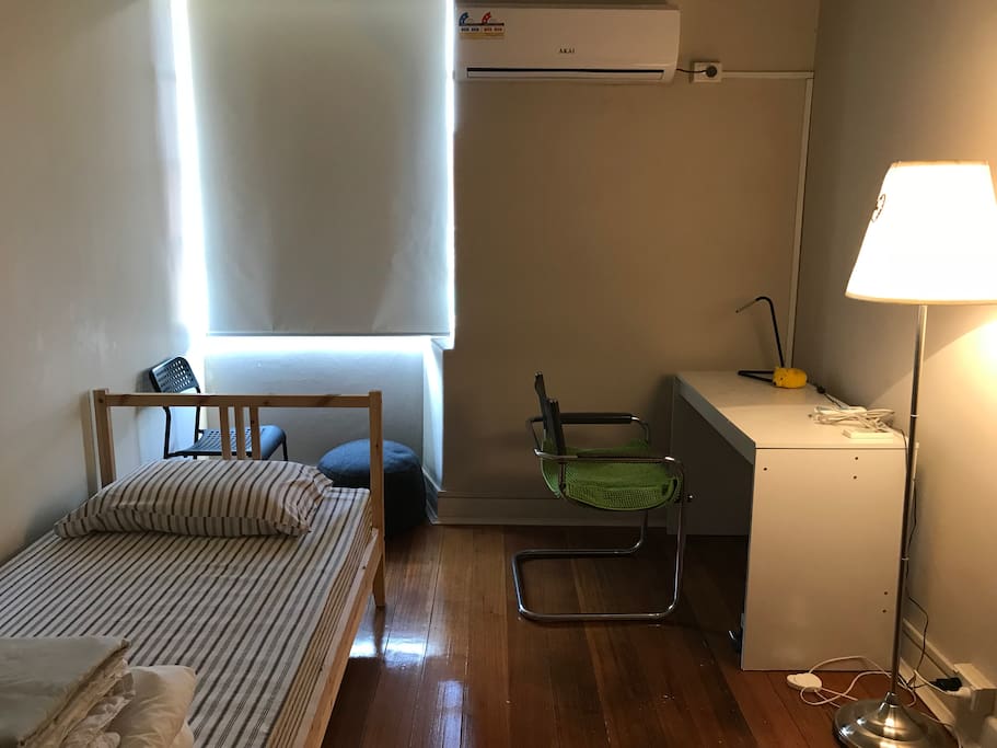 single bed room