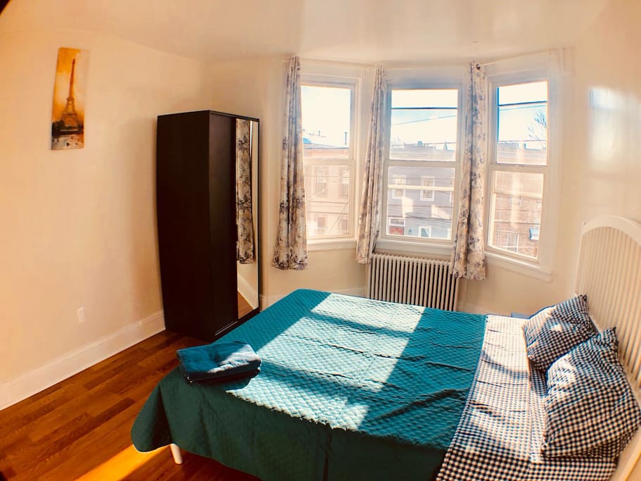 Room is very bright with 3 big windows and a big closet. Full length mirror