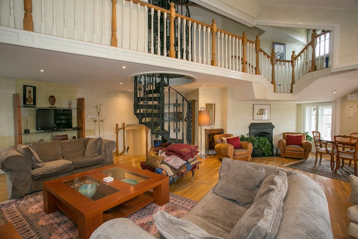 3 Bed Superb Penthouse overlooking OConnell Bridge