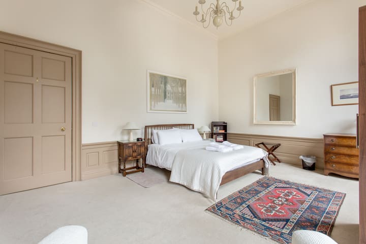 Queen Street One Apartment