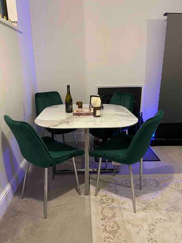 Luxury 2-bedroom Apartment Prime South Kensington gallery image 5