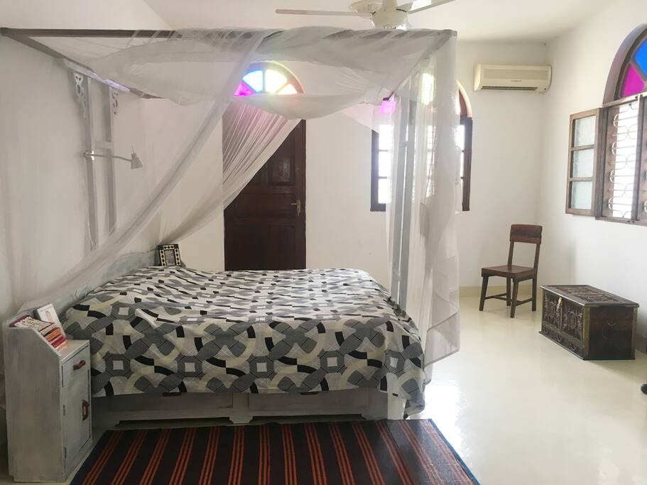Your airy master-en-suite..