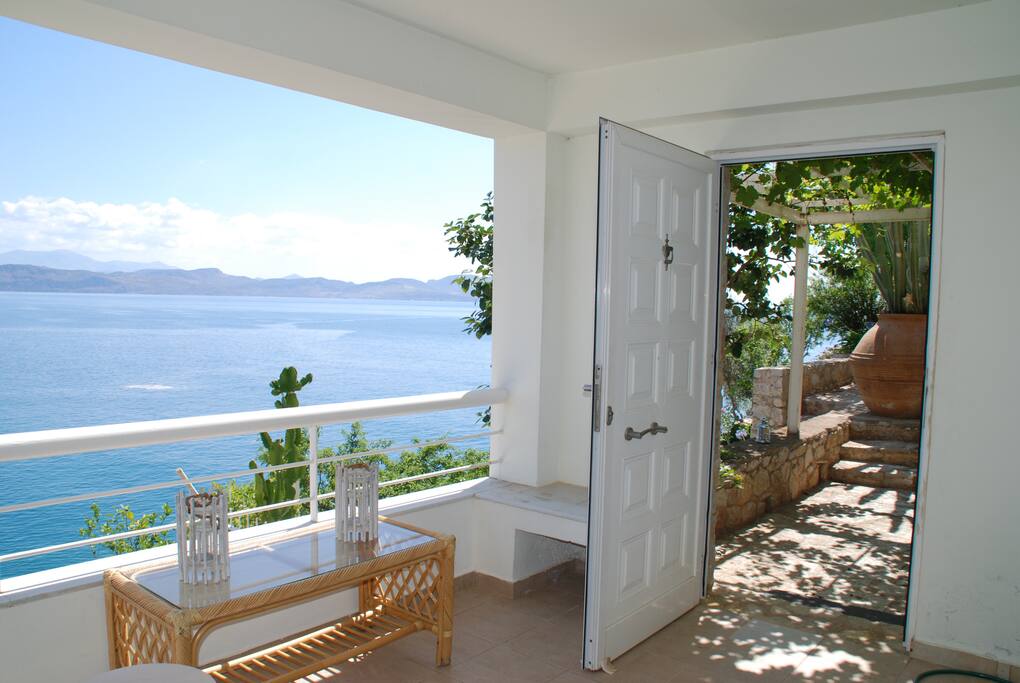 JUNE 2016
MAISTRO VERANDA 11.00 IN THE MORNING