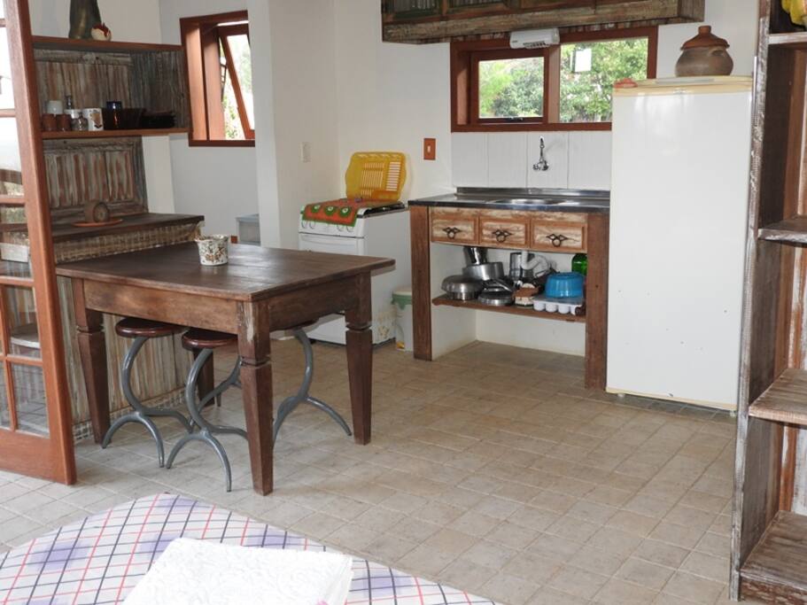 Apt Mirada Indígena - Stúdio com cozinha e banheiro. Possui 01 cama de casal + 01 beliche.