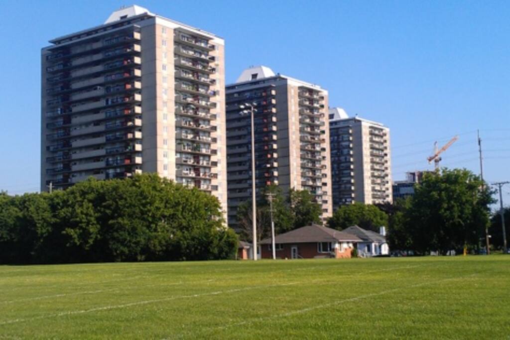 Conveniently Located Right off Rideau street (5 min drive from downtown), Middle Tower, Seven Floors UP, Grocery Store right across the street