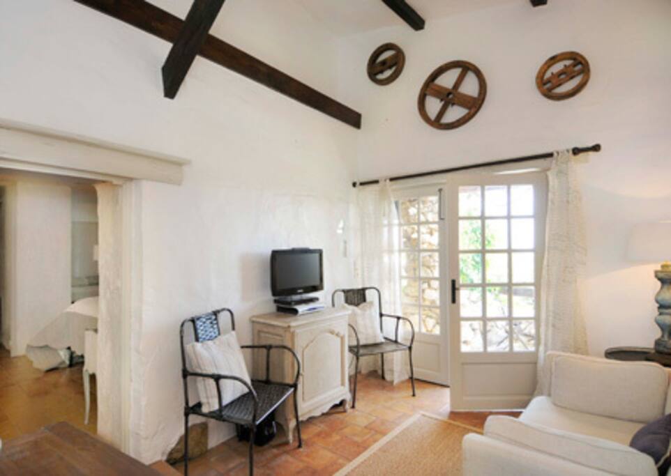 livingroom/entrance hall